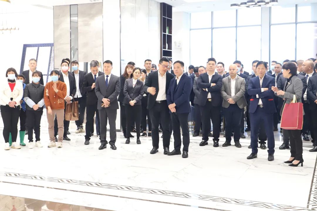 pp电子游戏地砖公司高层及部分代表前往南海、清远生产基地，配合庆祝瓷砖地砖生产基地开工